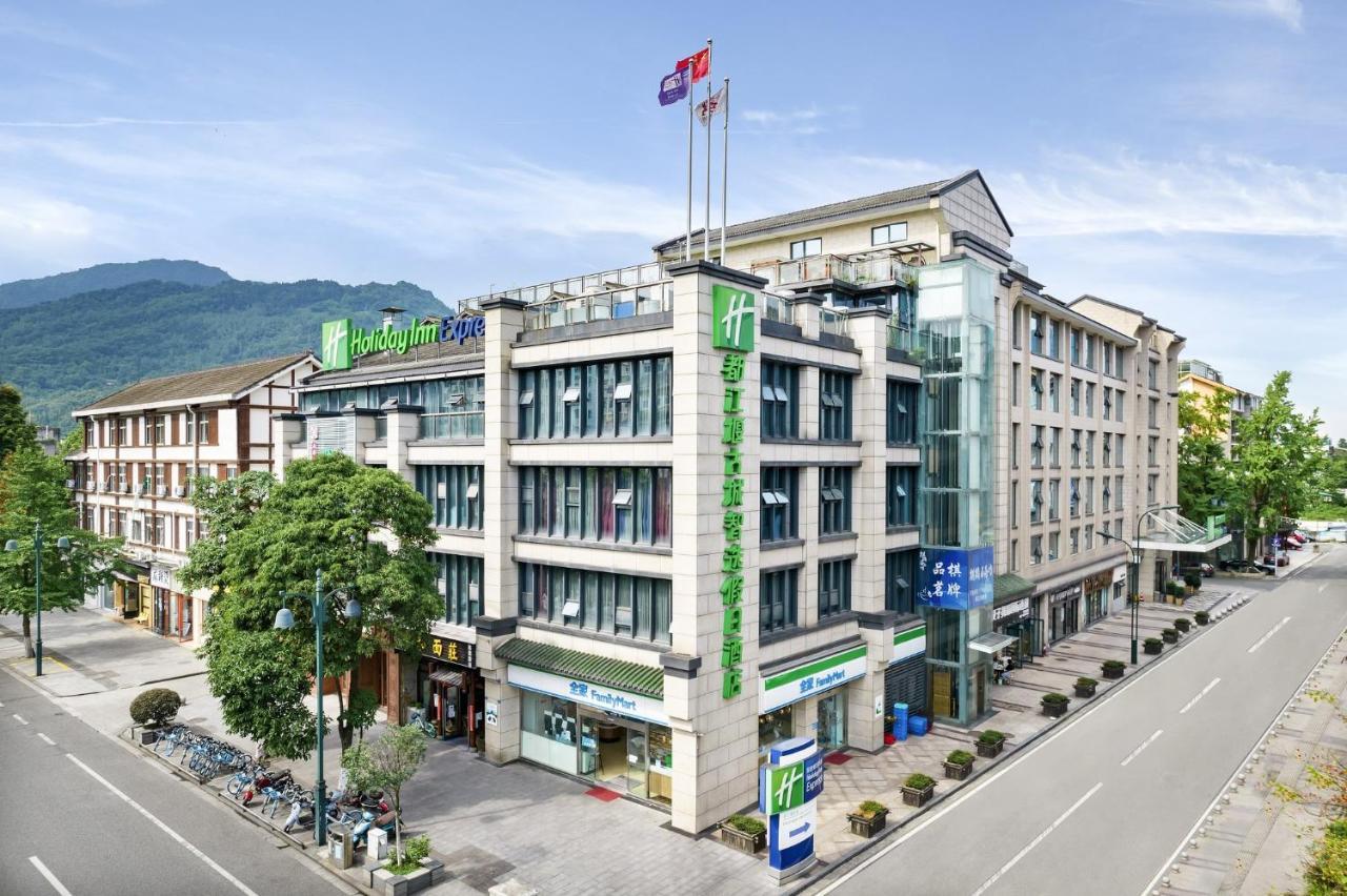 Holiday Inn Express Dujiangyan Ancient City Guankou Extérieur photo